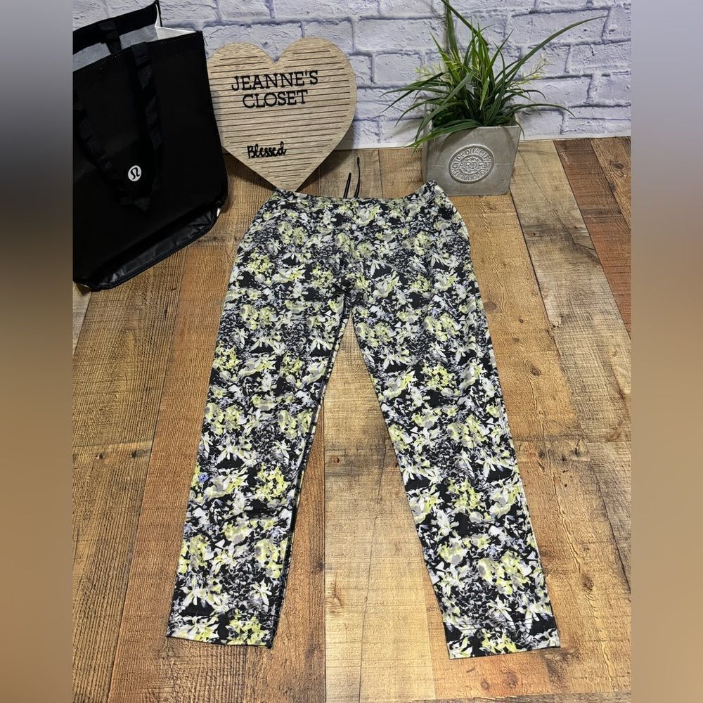 LULULEMON Jet Crop *Luxtreme (Slim) in Crosscourt Petal Black Clarity Yellow, 8